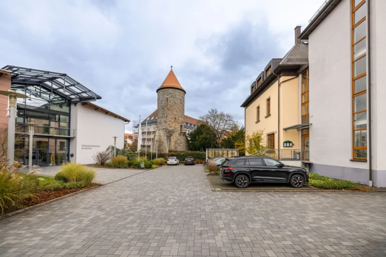 GÄSTEHAUS UND BESTATTUNGSZENTRUM